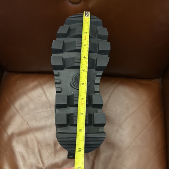 Moncler
Coralyne Chelsea boots - Picture 14 of 14